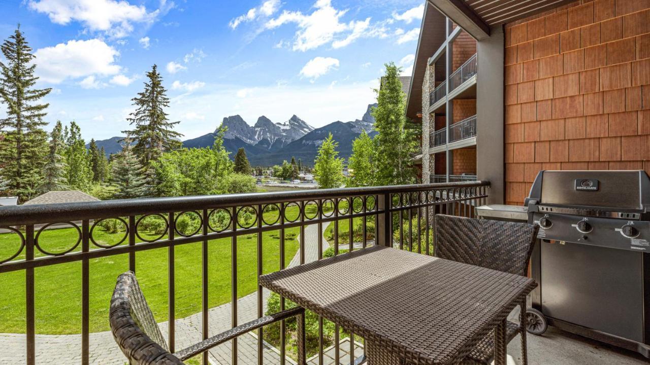 Outstanding Mountain Condo Waterslide And Hot Tub Managed By Little Sister Getaways キャンモア エクステリア 写真